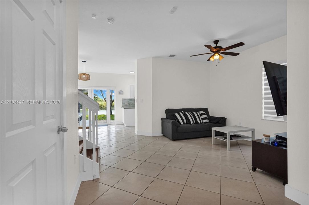 For Sale: $425,000 (3 beds, 2 baths, 1562 Square Feet)
