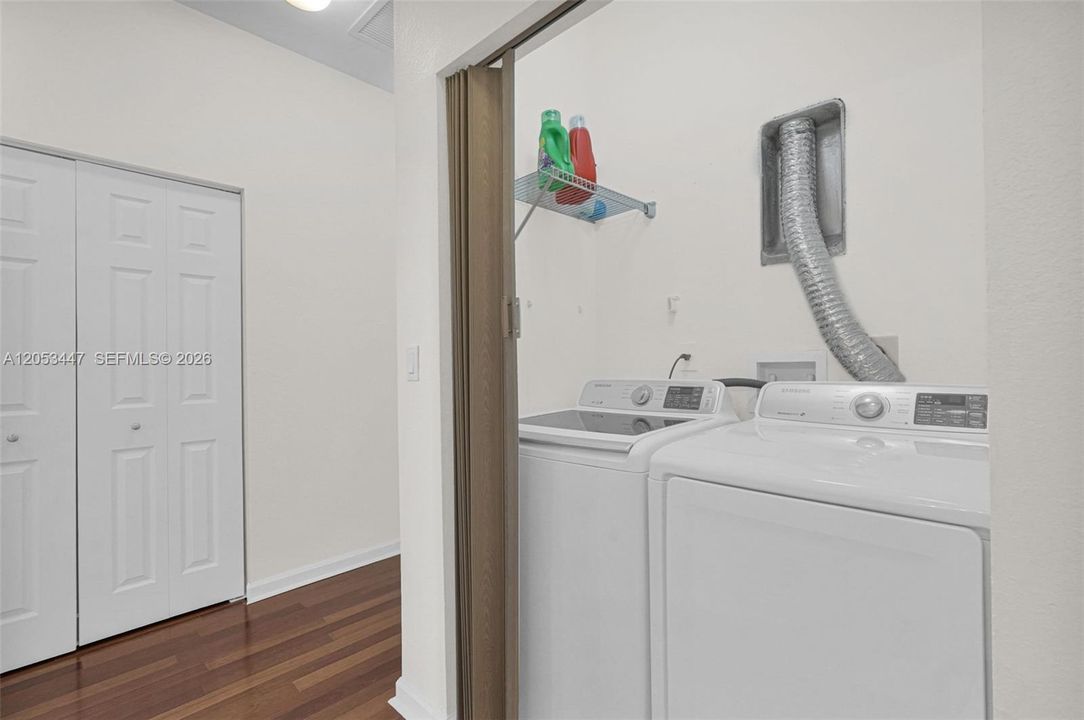 For Sale: $425,000 (3 beds, 2 baths, 1562 Square Feet)