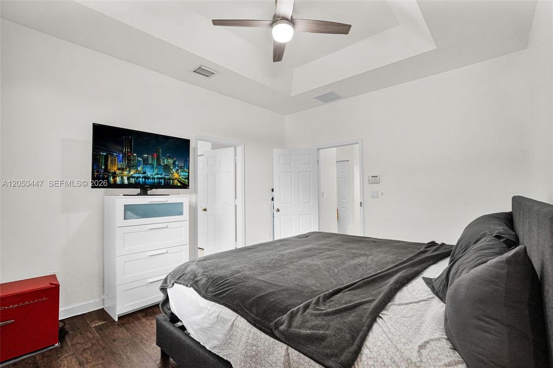 For Sale: $425,000 (3 beds, 2 baths, 1562 Square Feet)