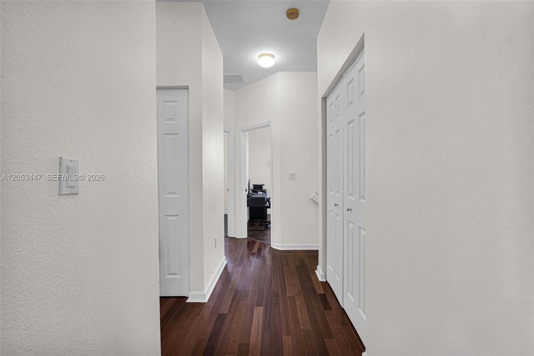 For Sale: $425,000 (3 beds, 2 baths, 1562 Square Feet)