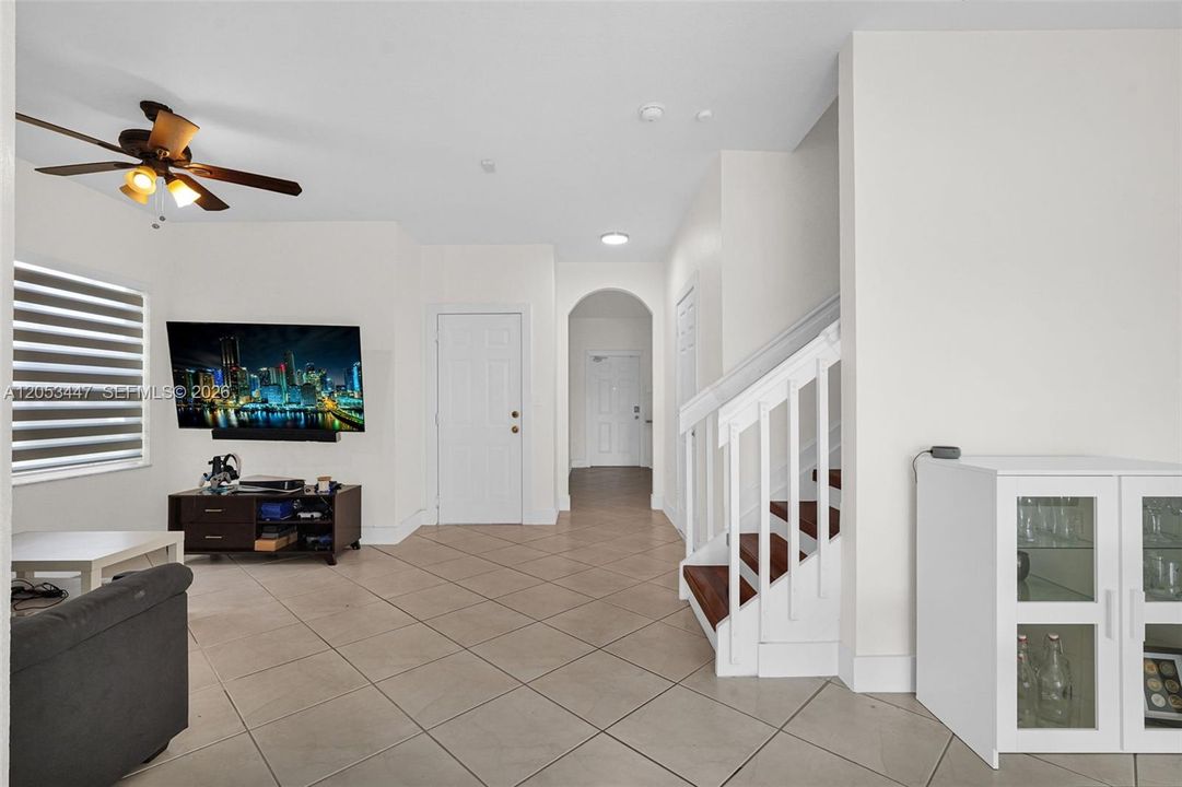 For Sale: $425,000 (3 beds, 2 baths, 1562 Square Feet)