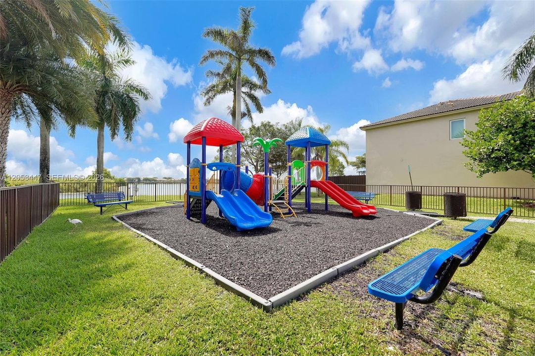 For Sale: $425,000 (3 beds, 2 baths, 1562 Square Feet)