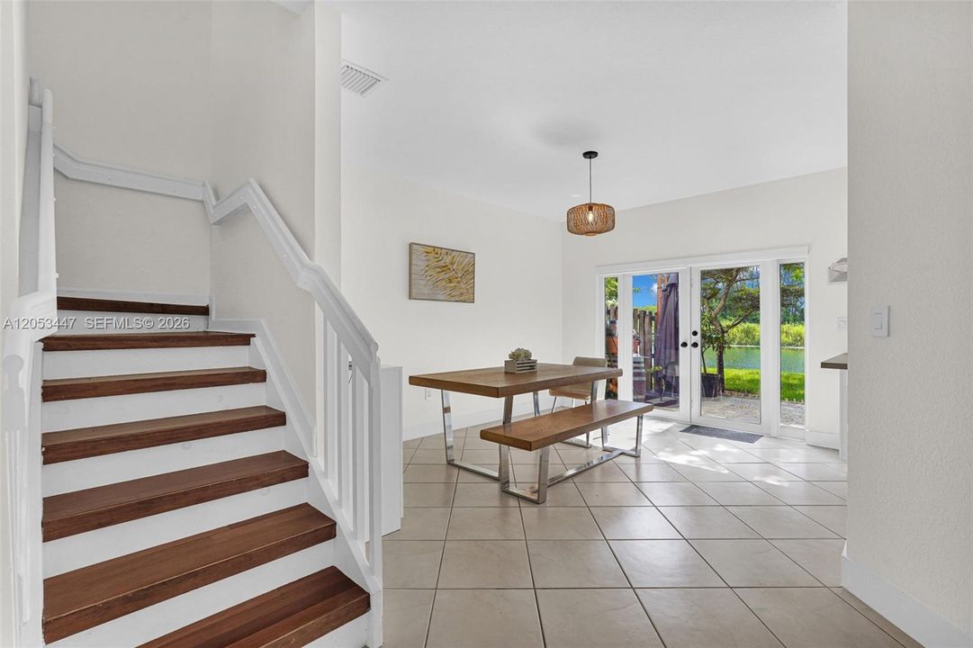 For Sale: $425,000 (3 beds, 2 baths, 1562 Square Feet)