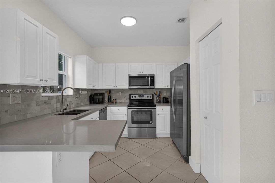 For Sale: $425,000 (3 beds, 2 baths, 1562 Square Feet)