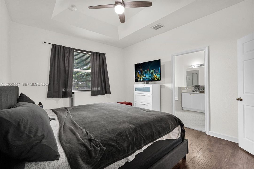For Sale: $425,000 (3 beds, 2 baths, 1562 Square Feet)