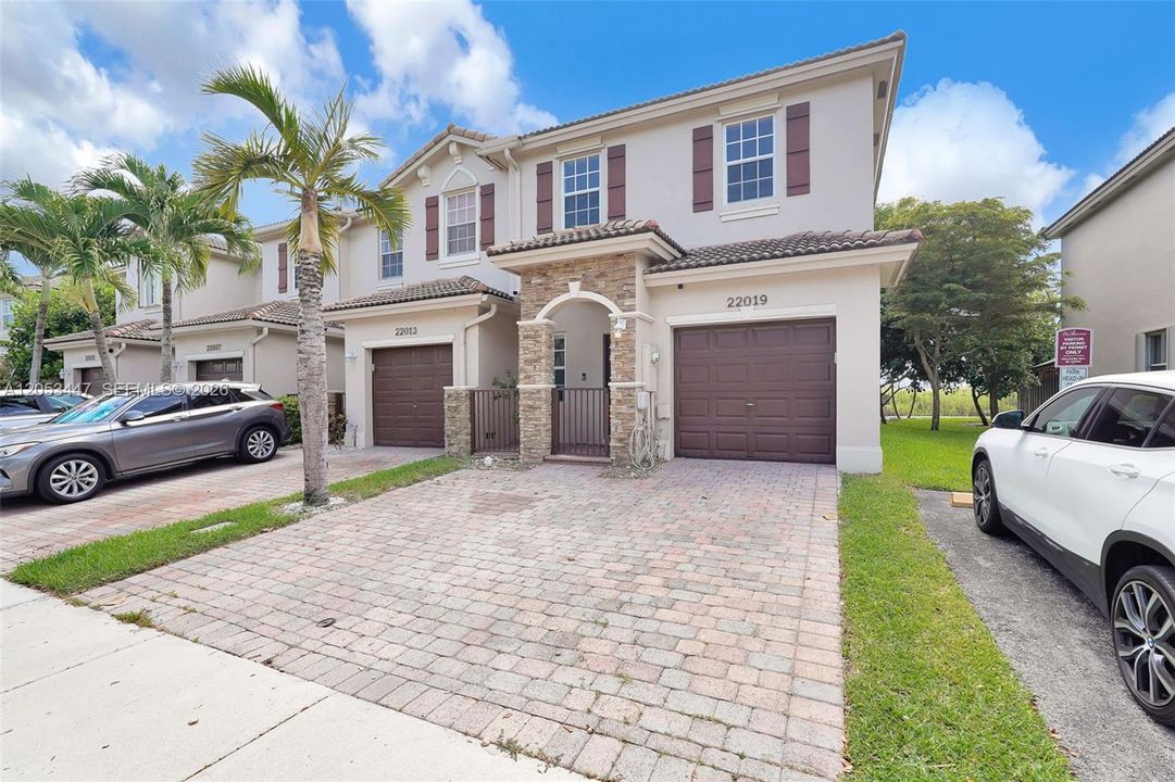For Sale: $425,000 (3 beds, 2 baths, 1562 Square Feet)