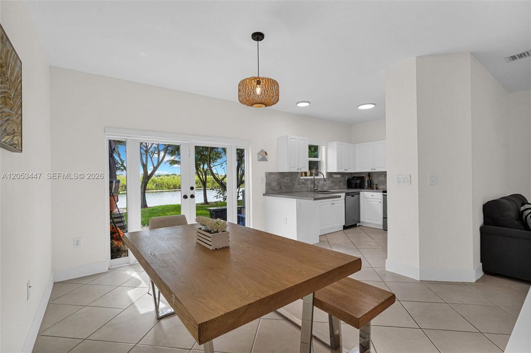 For Sale: $425,000 (3 beds, 2 baths, 1562 Square Feet)