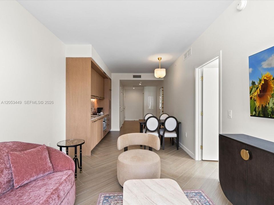 En Venta: $1,275,900 (2 camas, 2 baños, 840 Pies cuadrados)