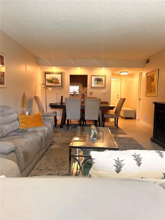 En Venta: $170,000 (2 camas, 2 baños, 1170 Pies cuadrados)