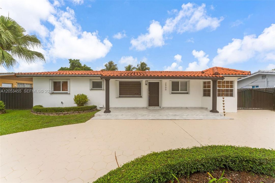 For Sale: $850,000 (3 beds, 2 baths, 1838 Square Feet)