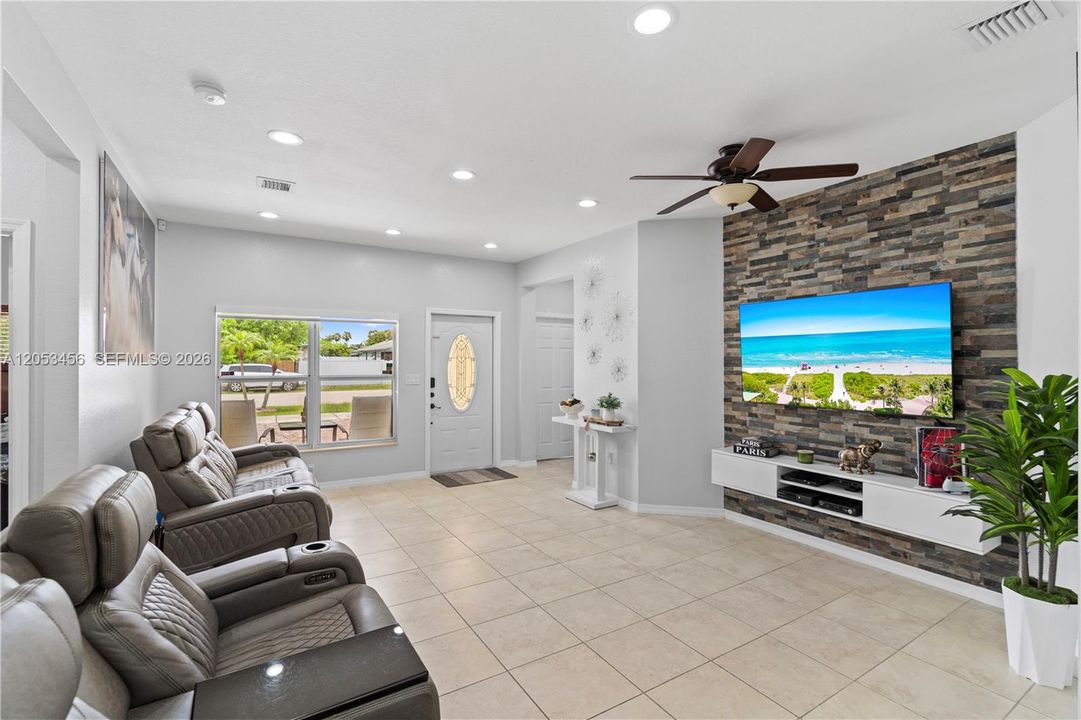 For Sale: $585,000 (4 beds, 2 baths, 1527 Square Feet)