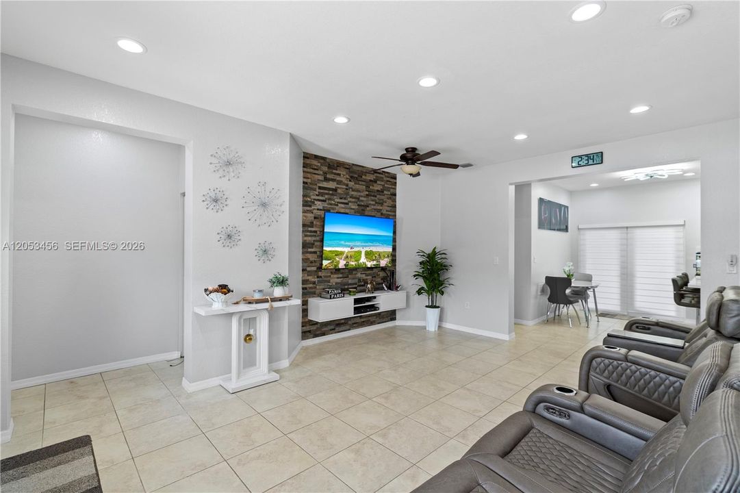 For Sale: $585,000 (4 beds, 2 baths, 1527 Square Feet)