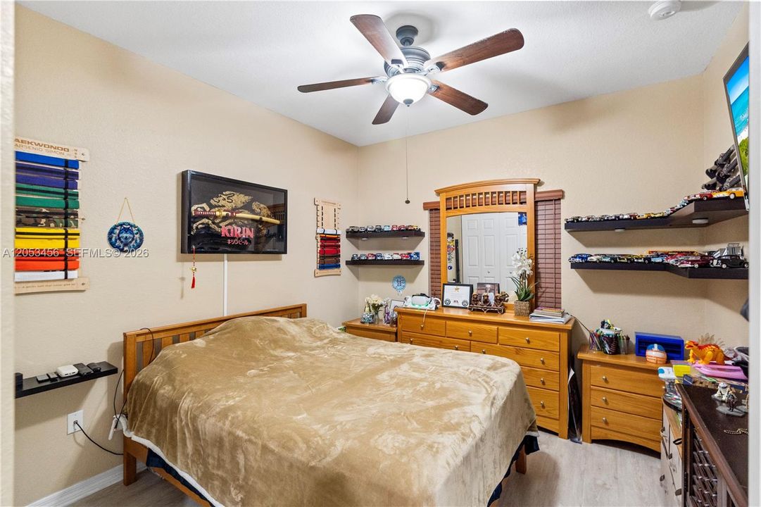 For Sale: $585,000 (4 beds, 2 baths, 1527 Square Feet)