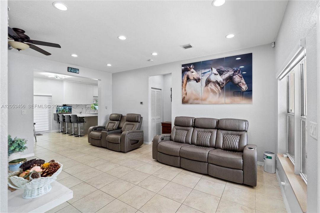 For Sale: $585,000 (4 beds, 2 baths, 1527 Square Feet)
