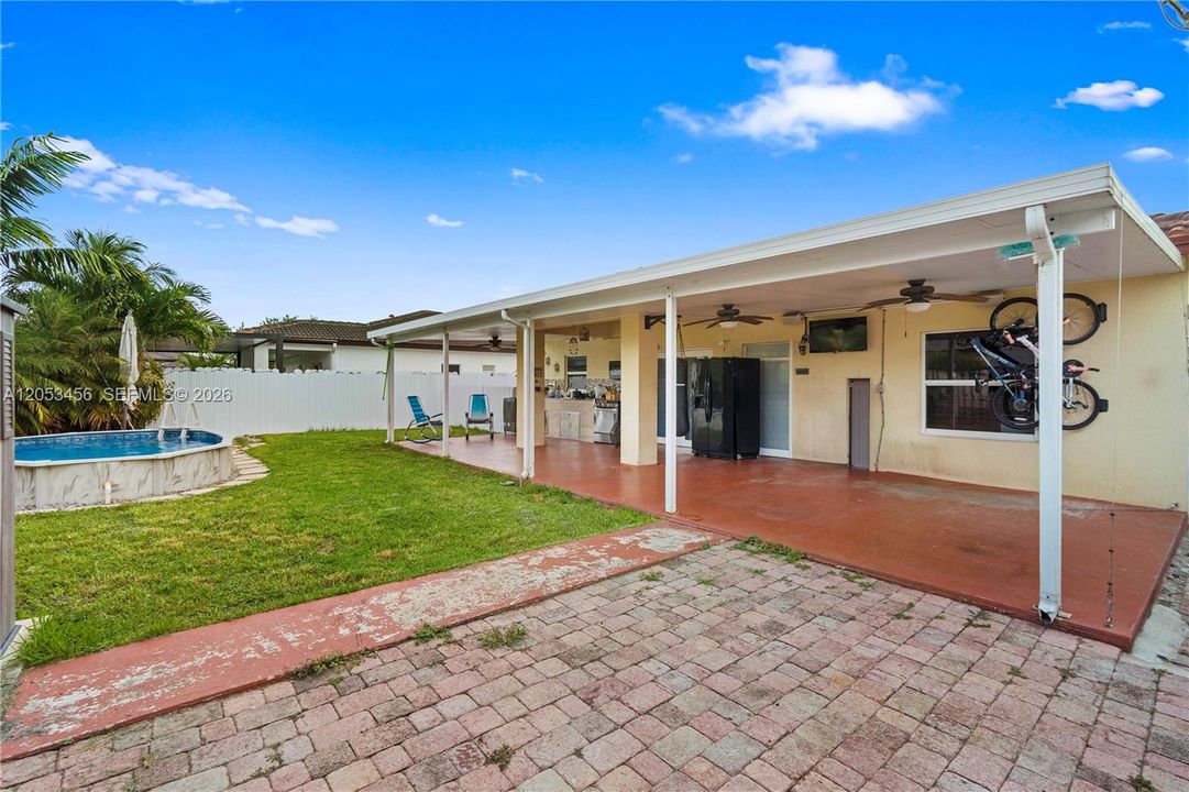 For Sale: $585,000 (4 beds, 2 baths, 1527 Square Feet)