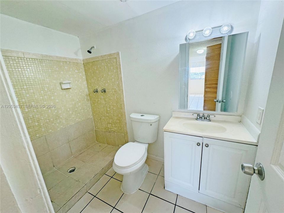 На продажу: $158,000 (2 спален, 2 ванн, 1100 Квадратных фут)