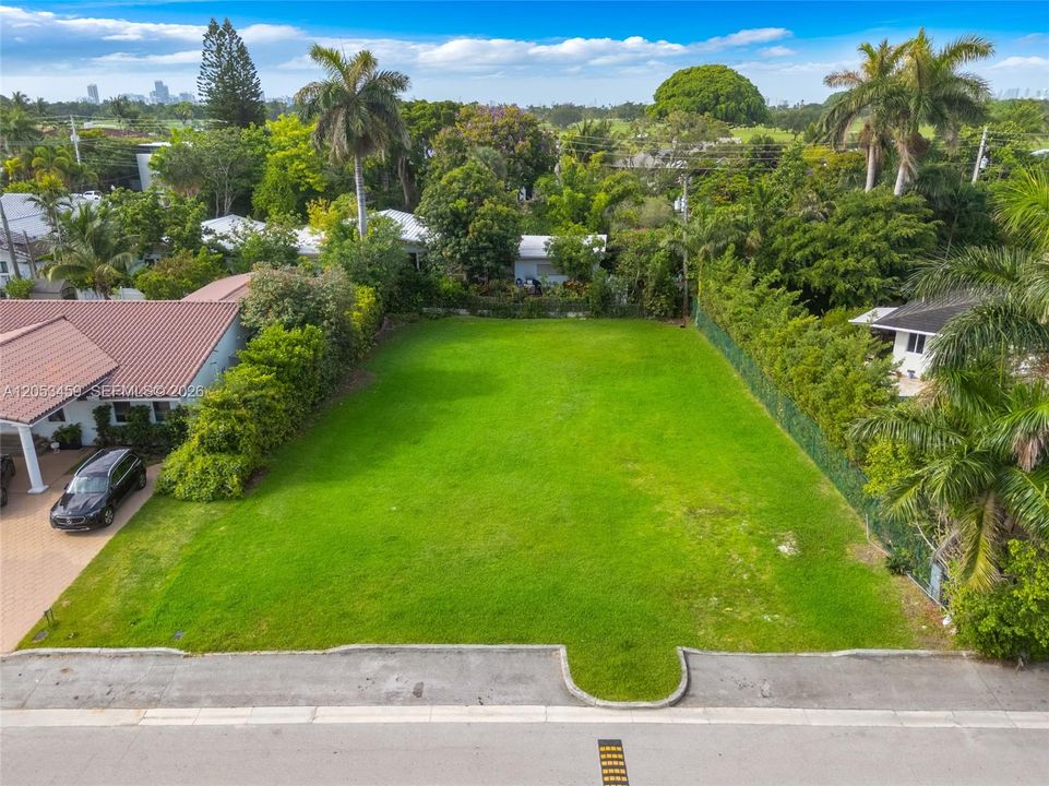 На продажу: $4,500,000 (0.23 acres)