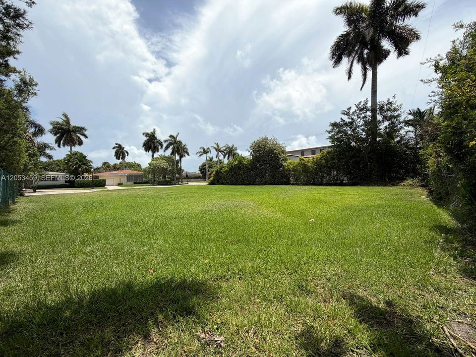 На продажу: $4,500,000 (0.23 acres)