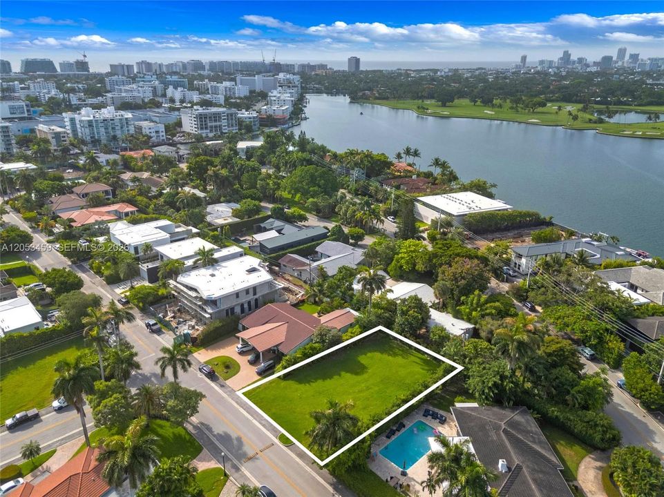На продажу: $4,500,000 (0.23 acres)