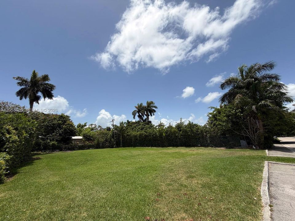 На продажу: $4,500,000 (0.23 acres)