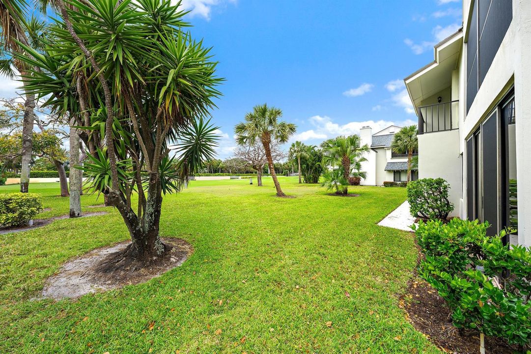 803 Clubhouse Cir-22