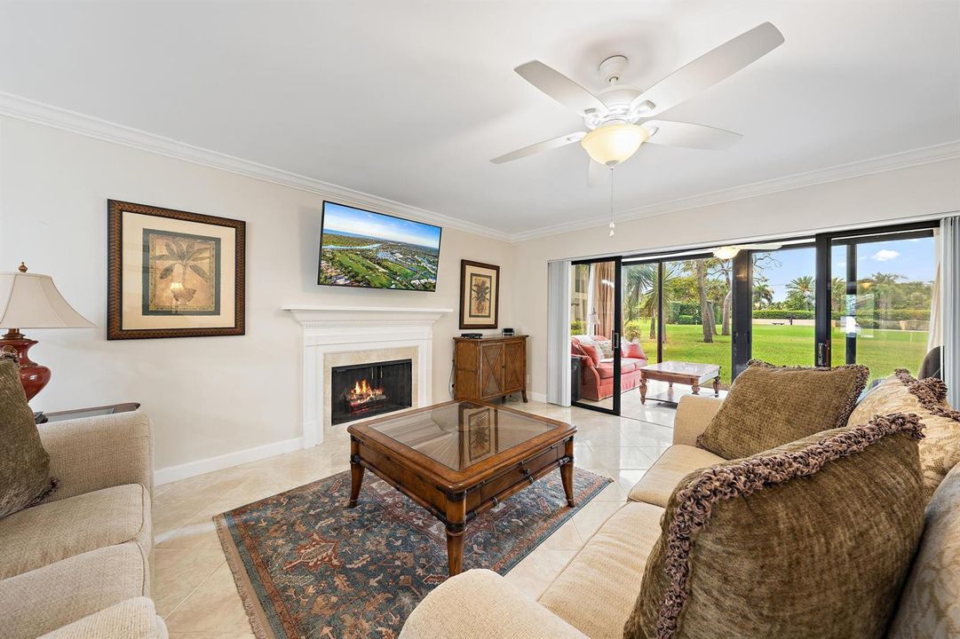 803 Clubhouse Cir-9
