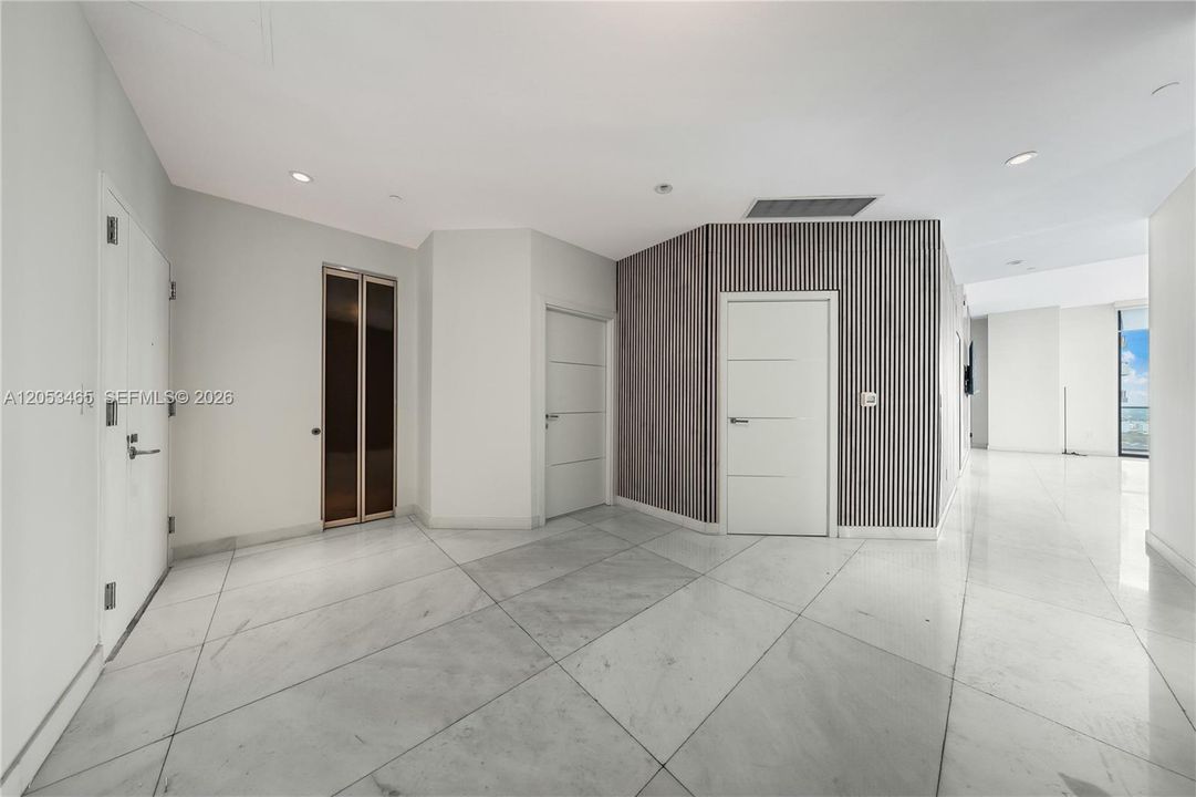 For Rent: $12,345 (3 beds, 2 baths, 1709 Square Feet)