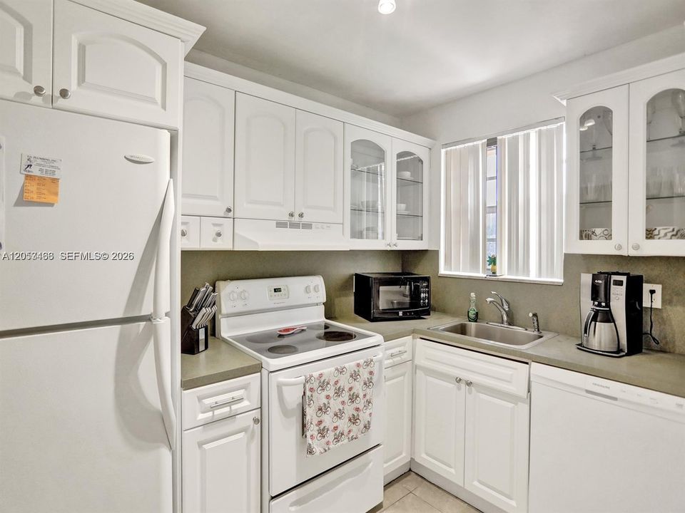 В аренду: $1,999 (2 спален, 1 ванн, 870 Квадратных фут)