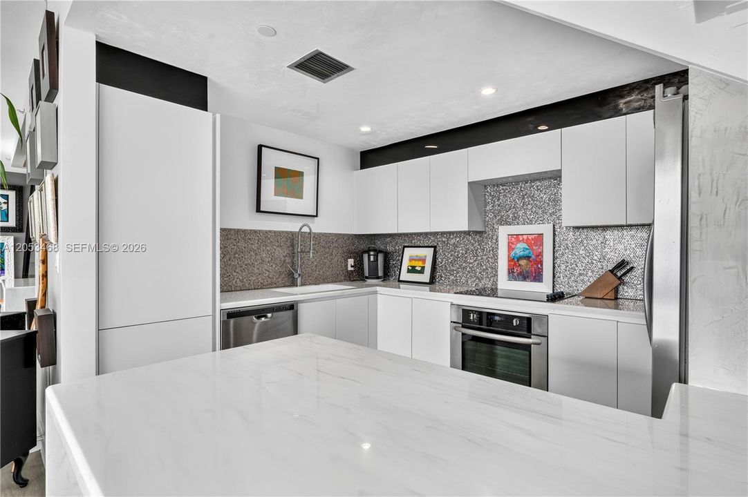 На продажу: $1,150,000 (1 спален, 1 ванн, 1030 Квадратных фут)