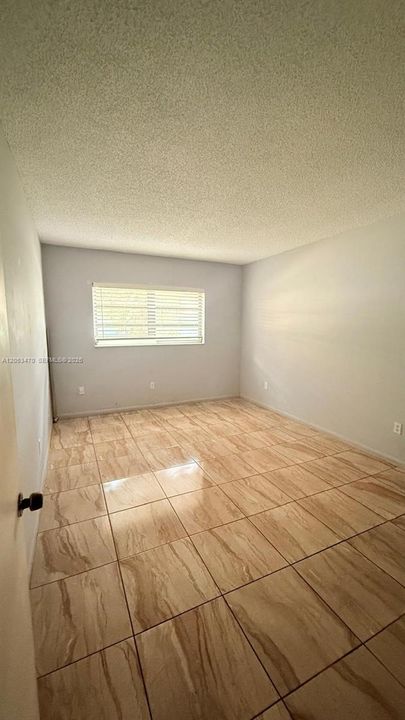 В аренду: $1,750 (1 спален, 1 ванн, 649 Квадратных фут)