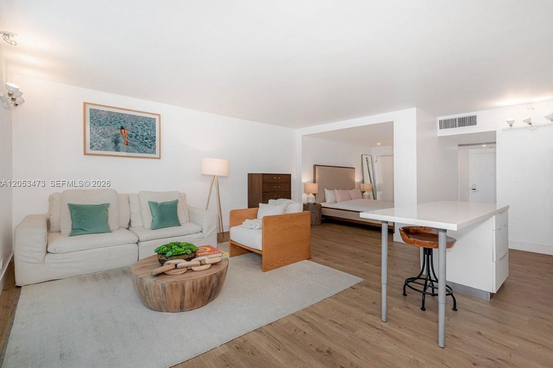 For Rent: $5,000 (0 beds, 1 baths, 600 Square Feet)