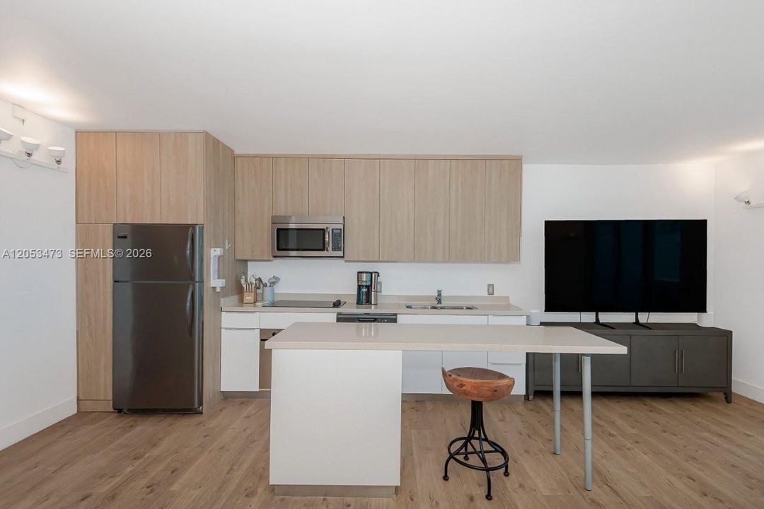 For Rent: $5,000 (0 beds, 1 baths, 600 Square Feet)