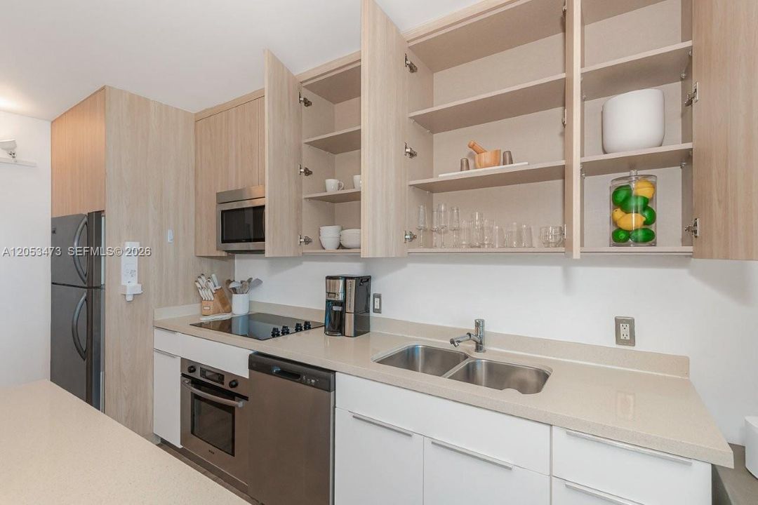 For Rent: $5,000 (0 beds, 1 baths, 600 Square Feet)