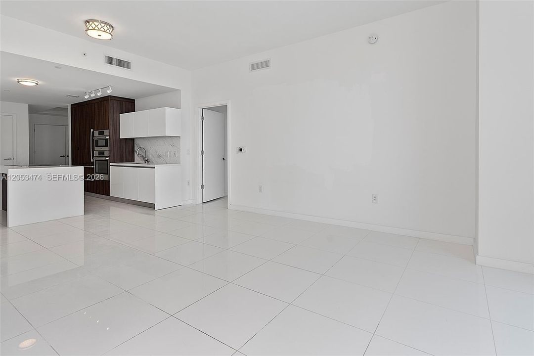 В аренду: $7,700 (2 спален, 3 ванн, 1547 Квадратных фут)