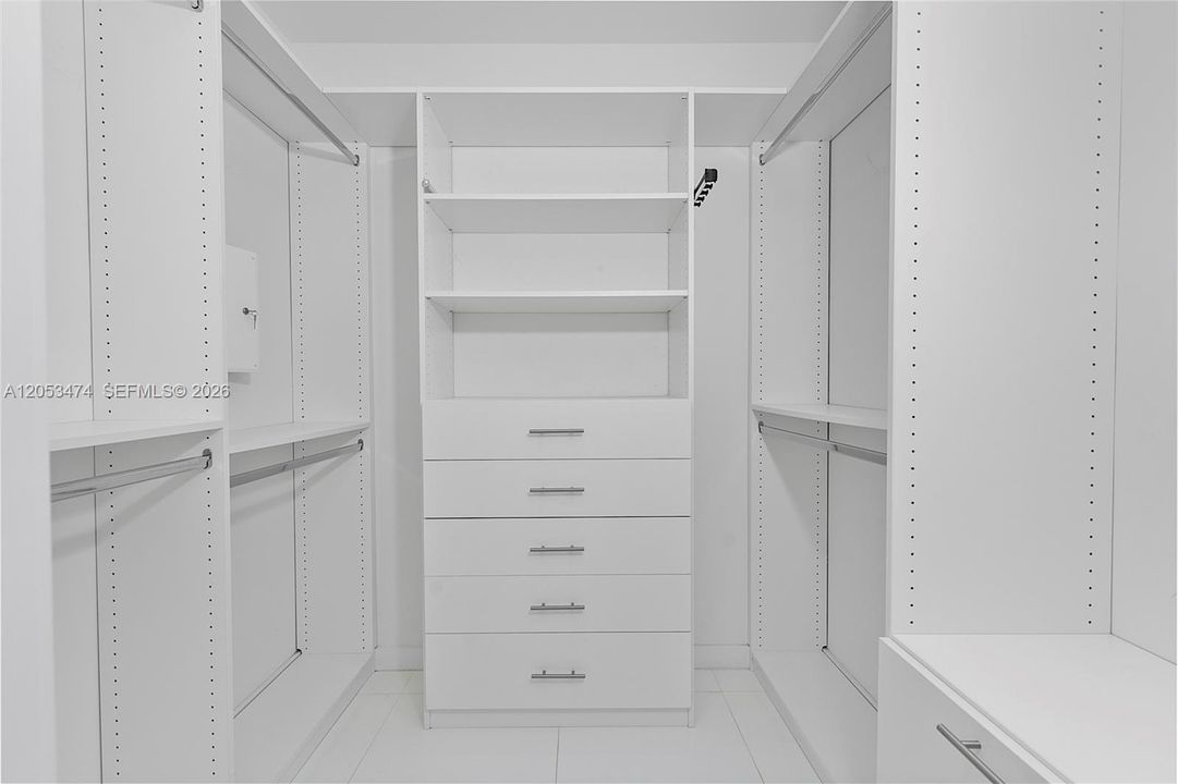В аренду: $7,700 (2 спален, 3 ванн, 1547 Квадратных фут)