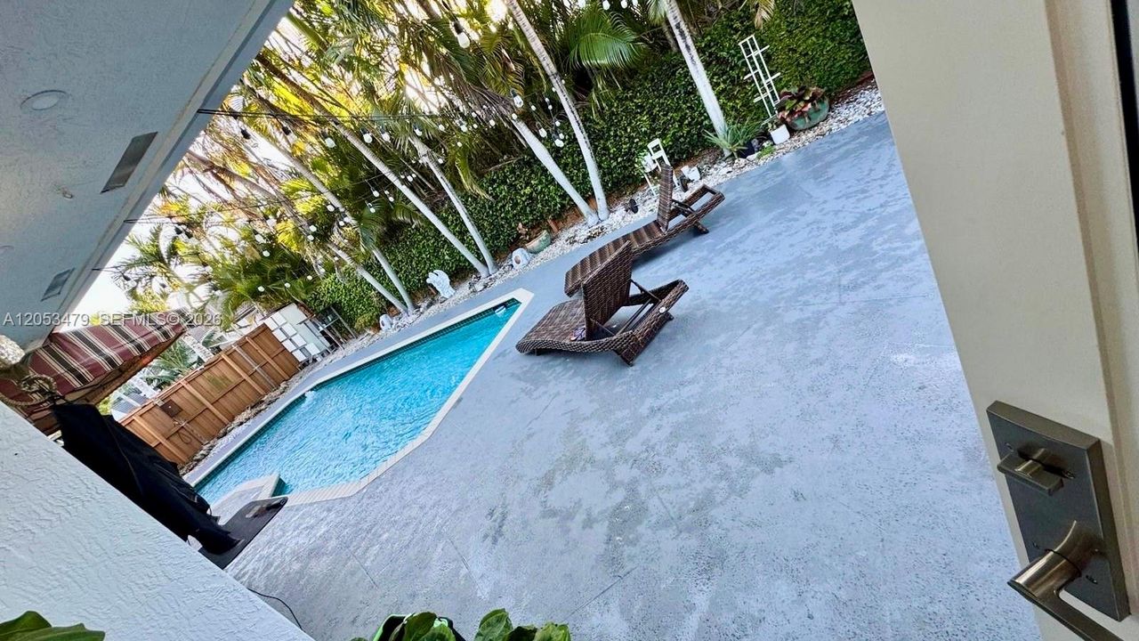 For Rent: $4,200 (3 beds, 2 baths, 1868 Square Feet)