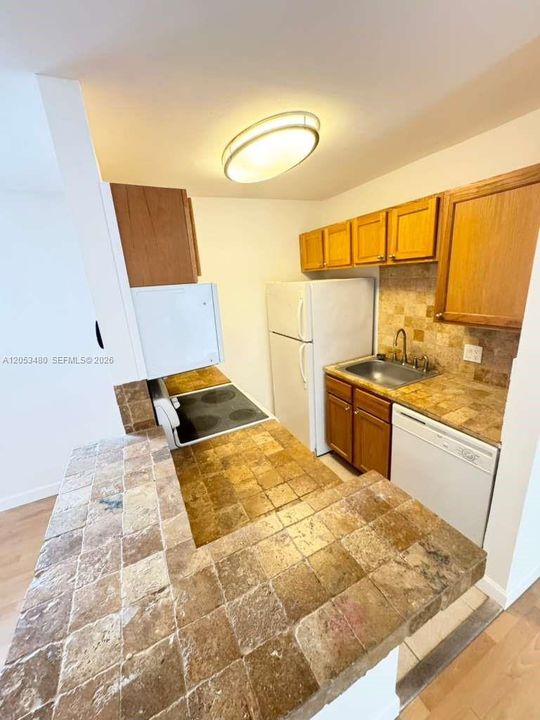 На продажу: $160,000 (2 спален, 1 ванн, 864 Квадратных фут)