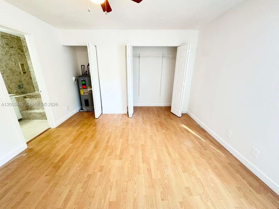 На продажу: $160,000 (2 спален, 1 ванн, 864 Квадратных фут)