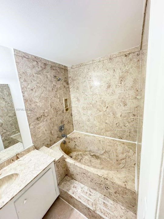 На продажу: $160,000 (2 спален, 1 ванн, 864 Квадратных фут)