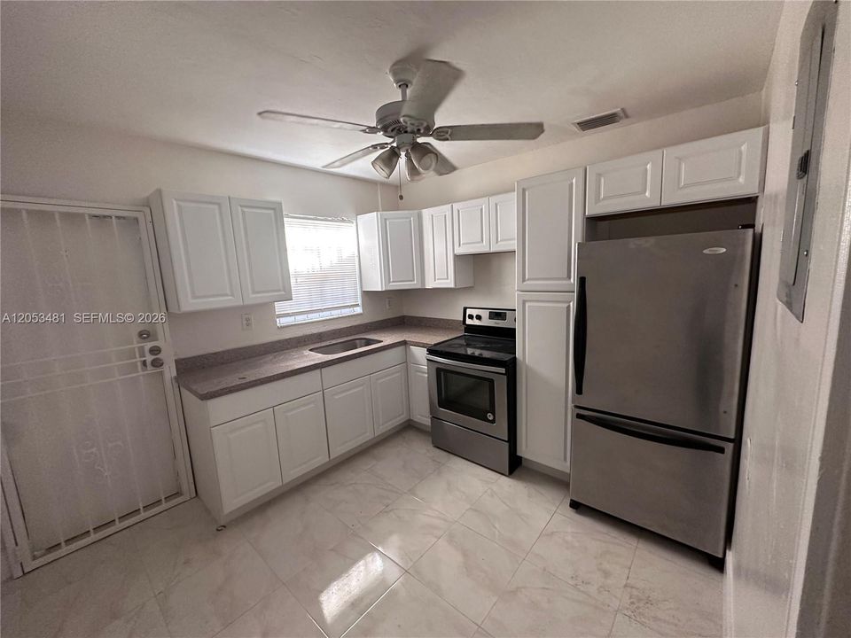 For Rent: $2,200 (2 beds, 1 baths, 1500 Square Feet)