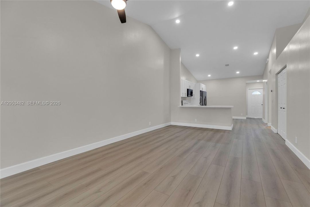 В аренду: $3,000 (3 спален, 2 ванн, 1330 Квадратных фут)