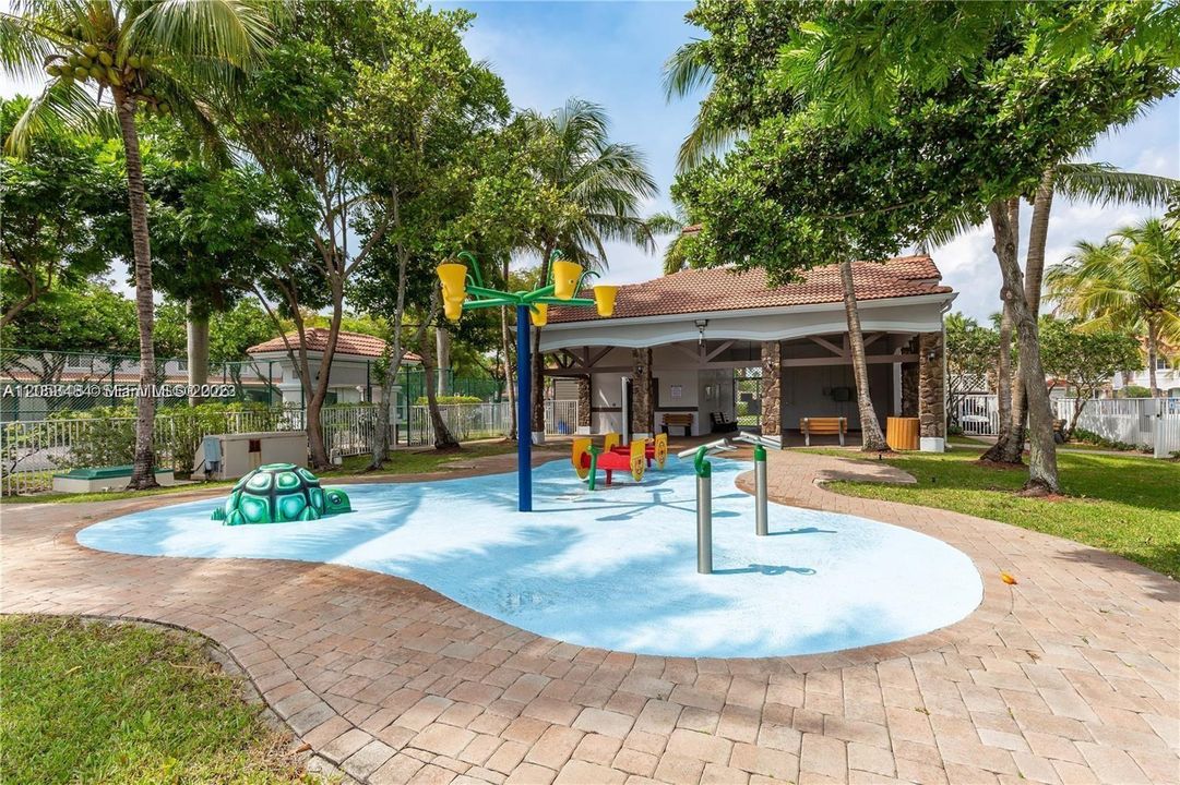 En Venta: $335,000 (2 camas, 2 baños, 1056 Pies cuadrados)
