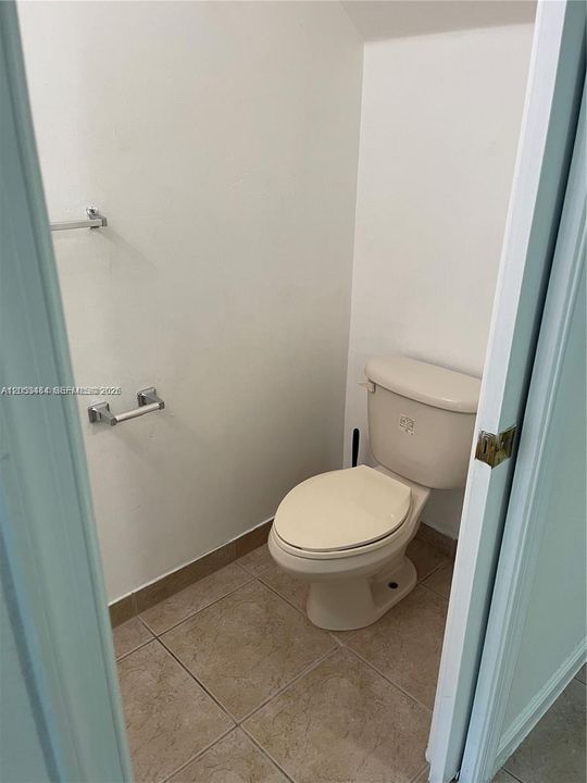 En Venta: $335,000 (2 camas, 2 baños, 1056 Pies cuadrados)