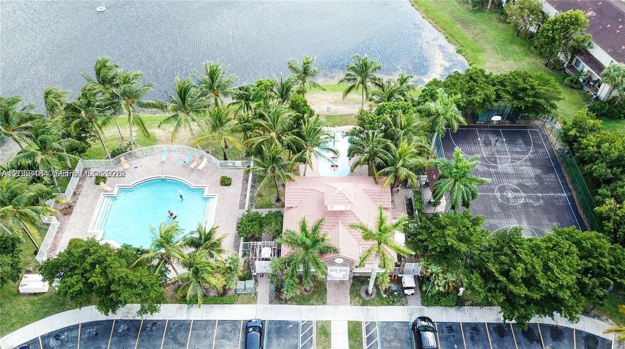 En Venta: $335,000 (2 camas, 2 baños, 1056 Pies cuadrados)