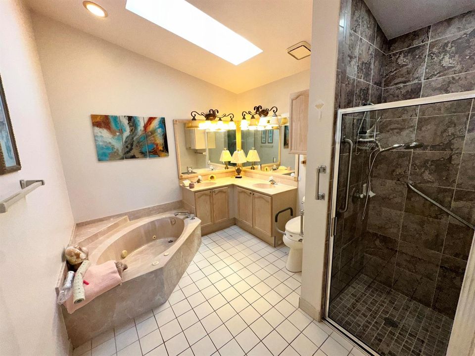 SPACIOUS MASTER BATH