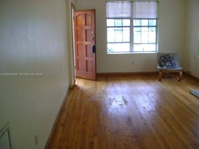 For Rent: $2,100 (1 beds, 1 baths, 718 Square Feet)