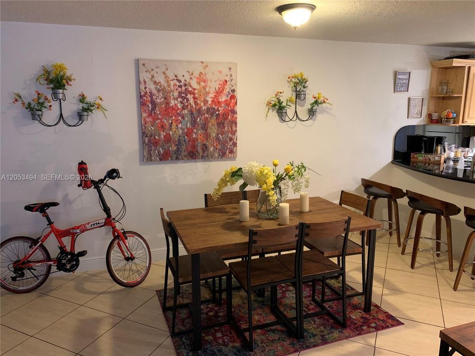 В аренду: $2,400 (2 спален, 1 ванн, 830 Квадратных фут)