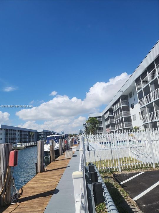 For Rent: $1,975 (2 beds, 2 baths, 1085 Square Feet)