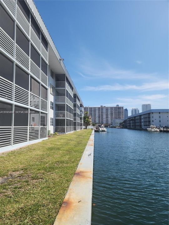 For Rent: $1,975 (2 beds, 2 baths, 1085 Square Feet)