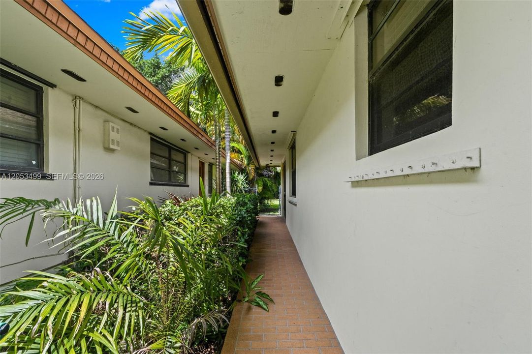 En Venta: $1,600,000 (0.91 acres)